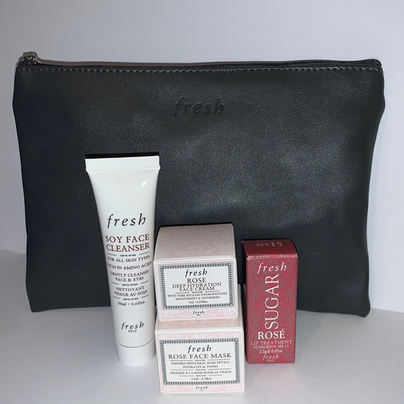 New Fresh Skincare Set & Bag - Picture 2 of 9